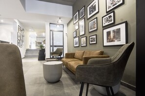 Lobby sitting area - Mr. Todd Hotel (Sliema)