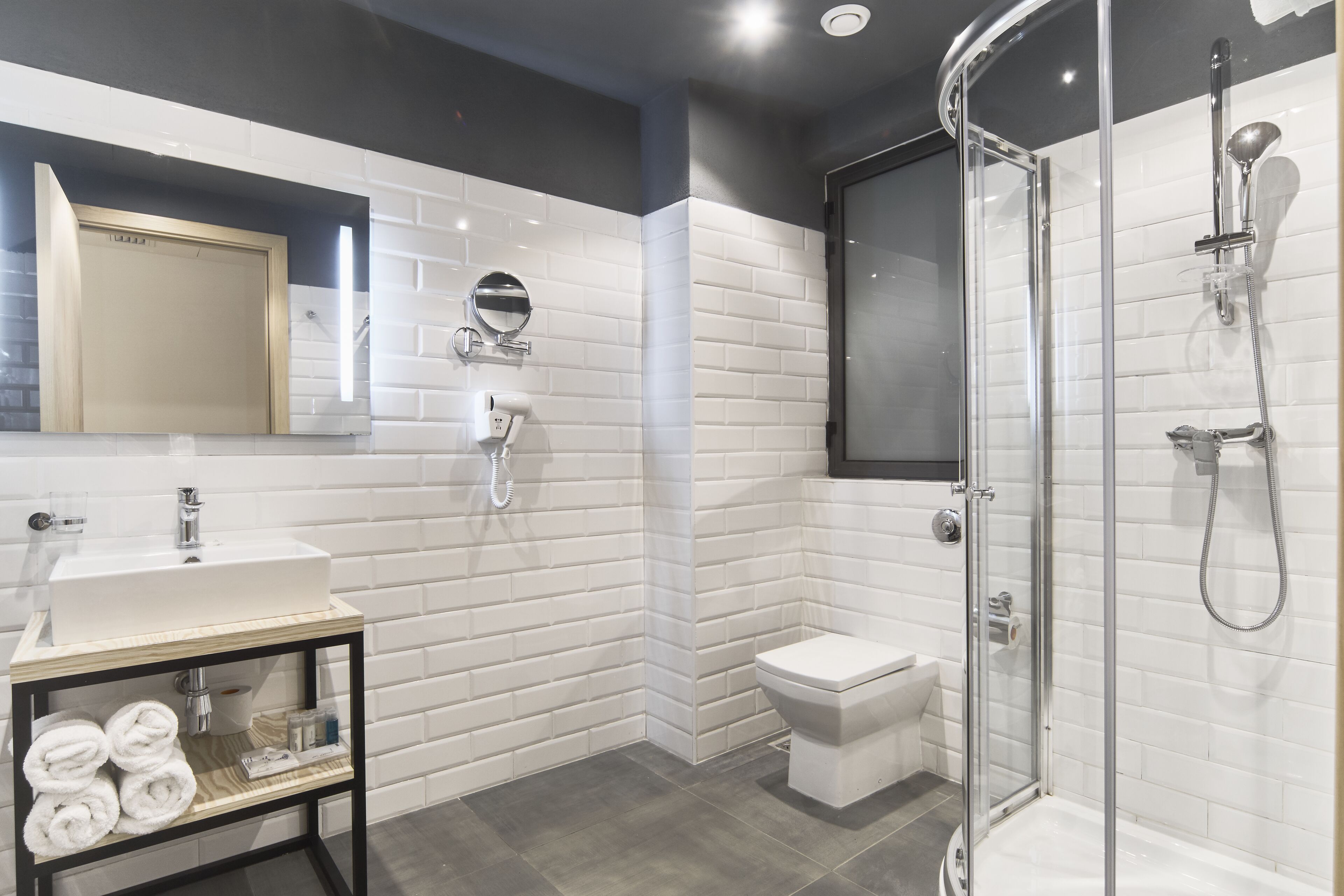 shower, rainfall showerhead, free toiletries, hair dryer