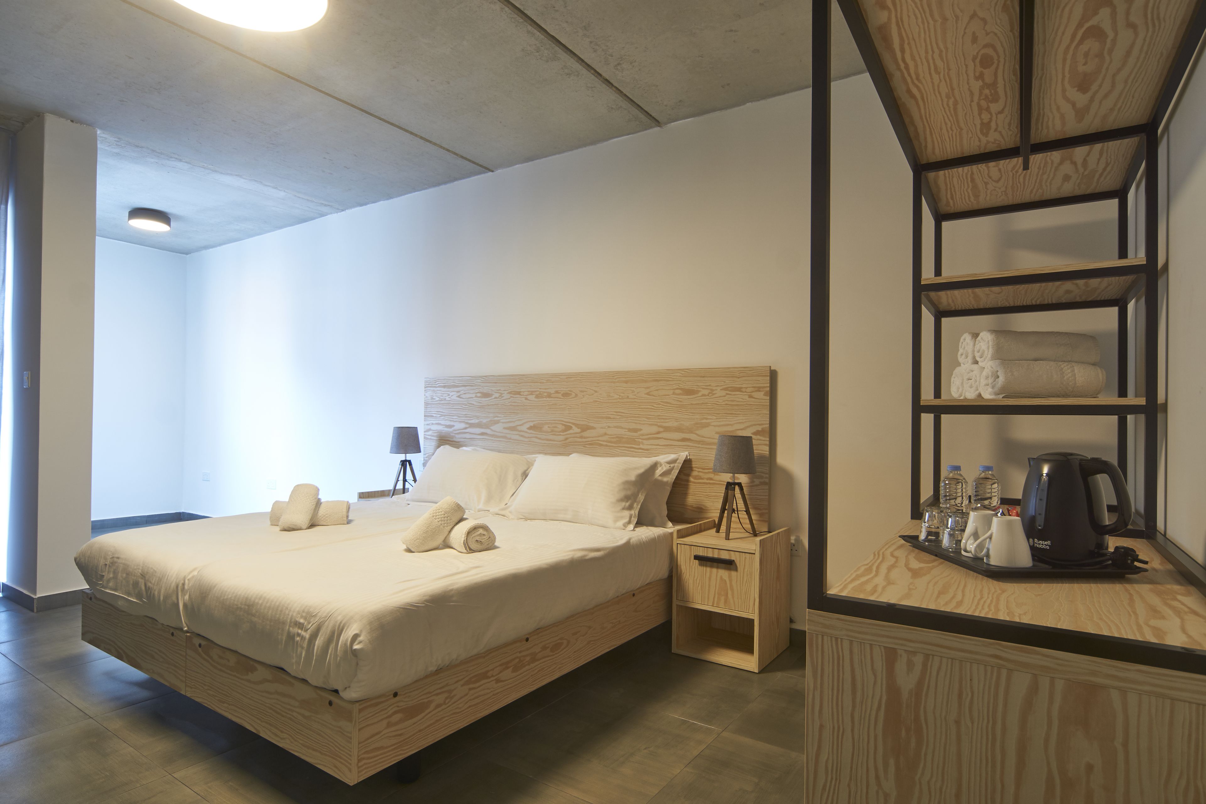 deluxe double or twin room | 1 bedroom, minibar, in-room safe, desk