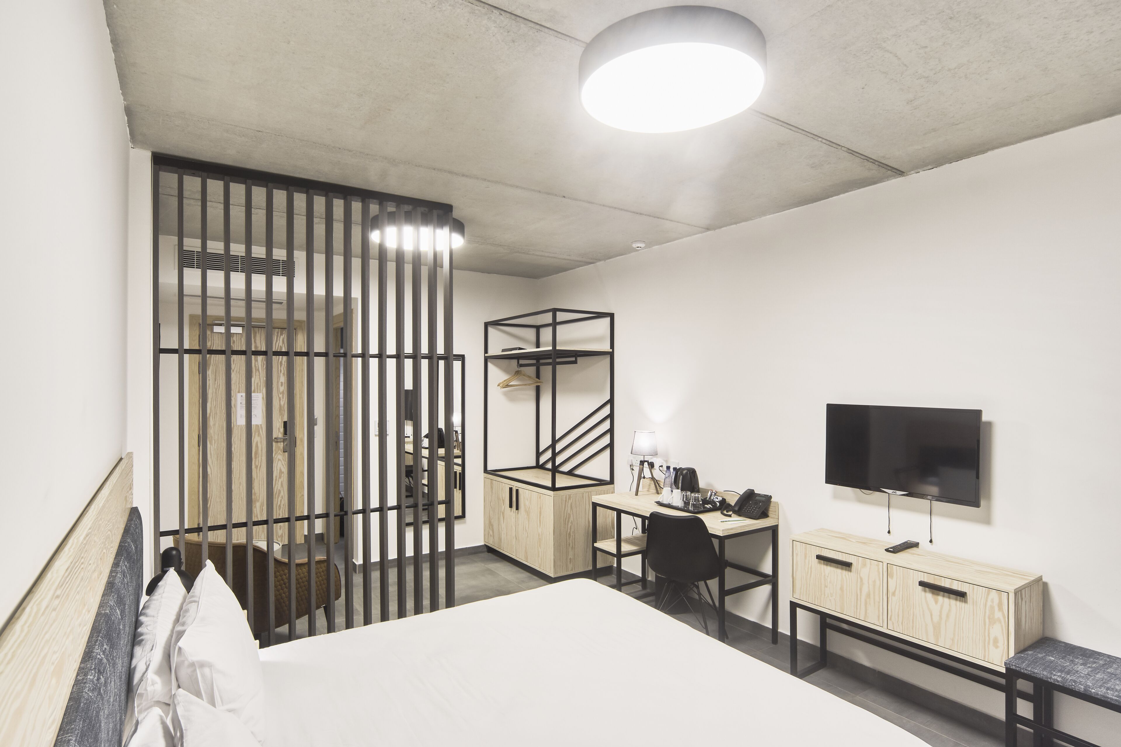 deluxe double or twin room | 1 bedroom, minibar, in-room safe, desk