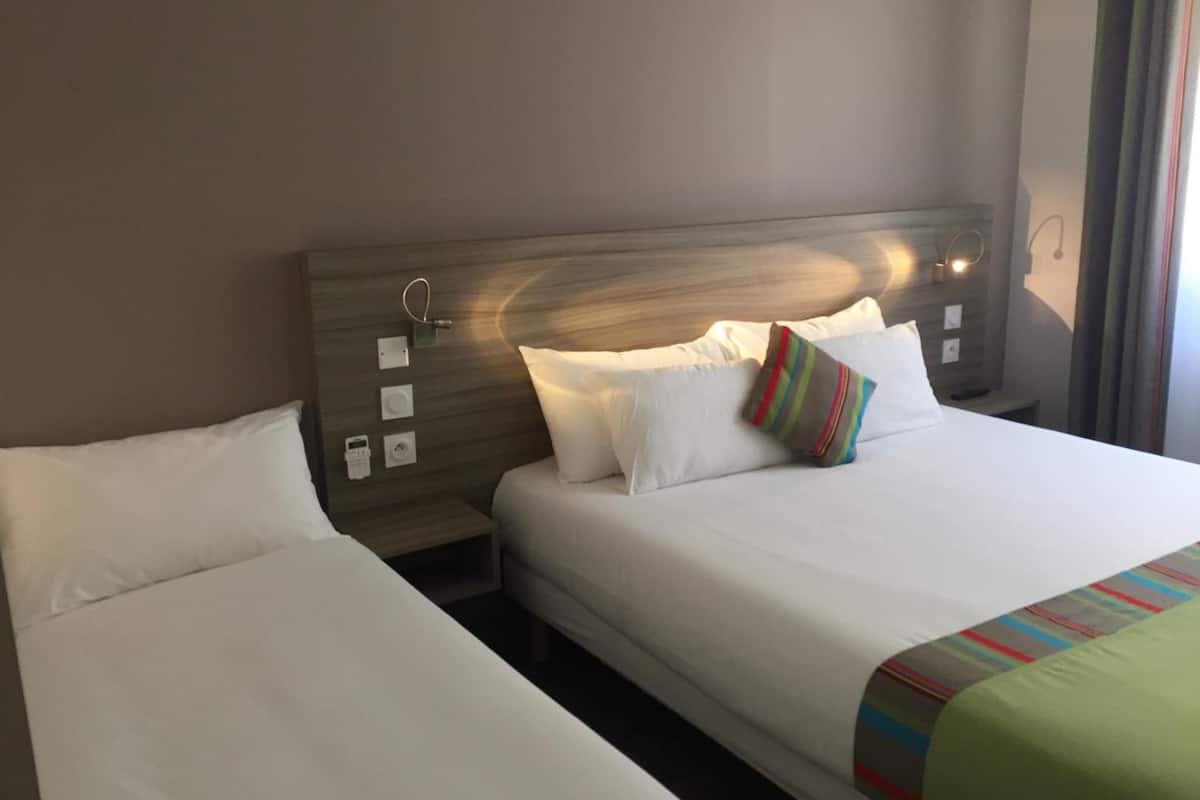 minibar, in-room safe, desk, blackout curtains