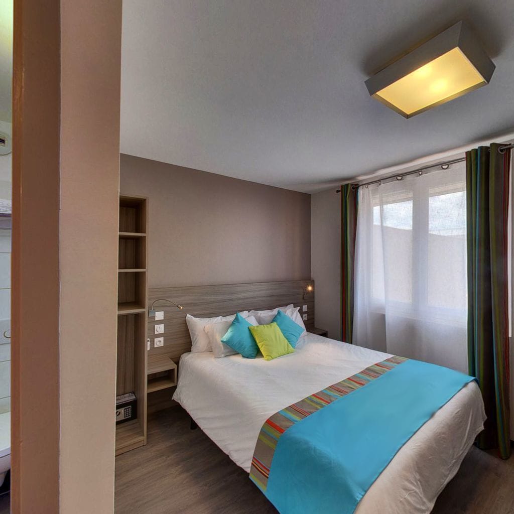 double room | minibar, in-room safe, desk, blackout curtains