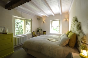 Double Room (Gialla) | Egyptian cotton sheets, premium bedding, pillowtop beds - Casa Fluò Relais (Bologna)