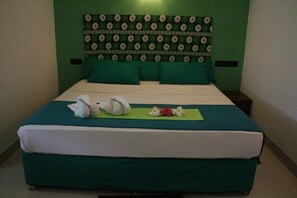 Shower, free toiletries, towels