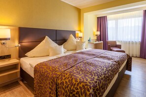 Minibar, in-room safe, desk, blackout drapes - Romantik Landhotel Doerr (Bad Laasphe)