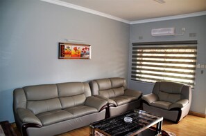 30-cm TV with satellite channels - River Villas (Lilongwe)