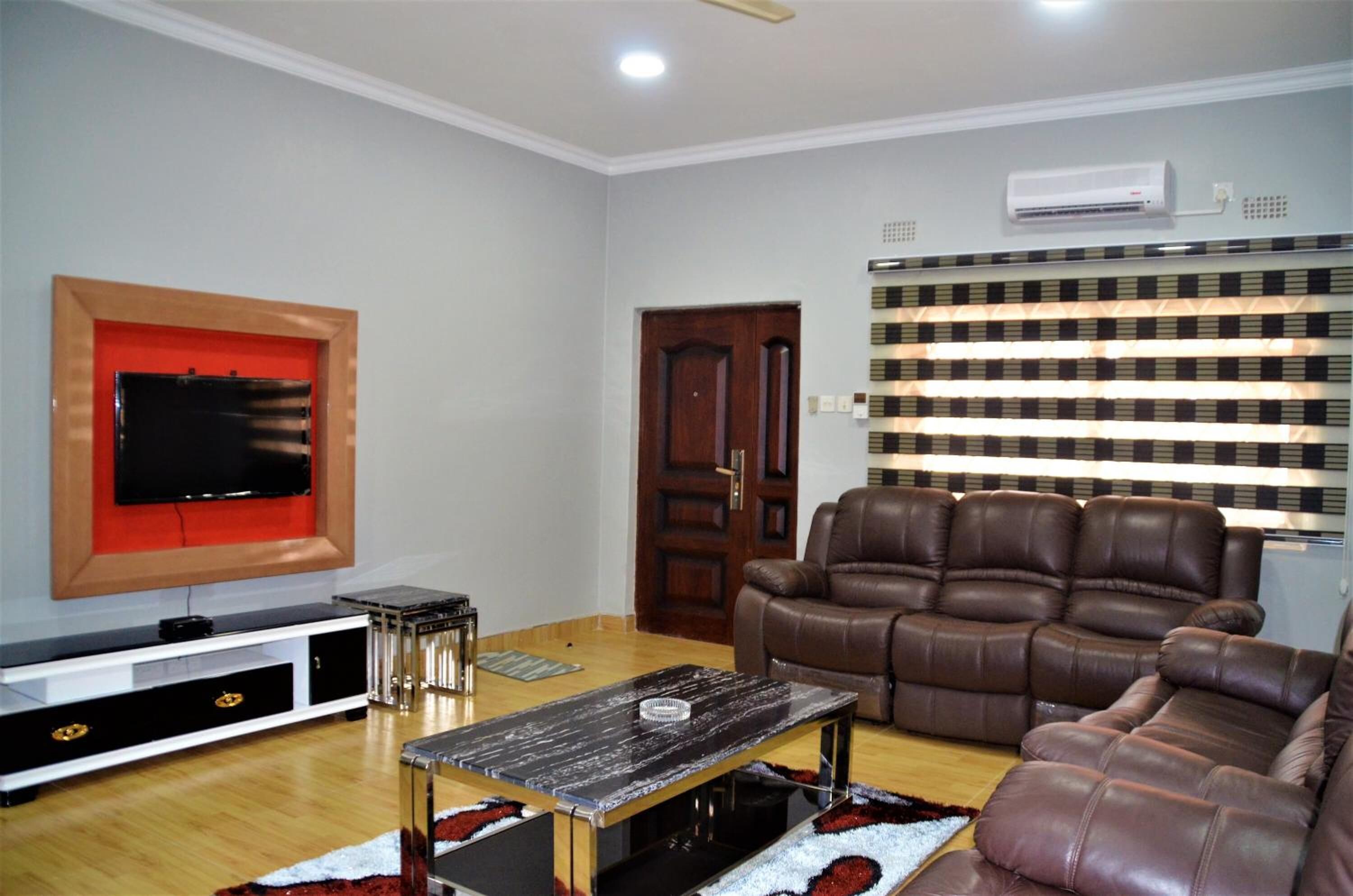 Televisión de 30 cm con canales por satélite