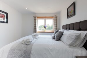 2 bedrooms, Egyptian cotton sheets, premium bedding, Select Comfort beds