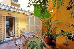 Balcony - Conservatorio Studio Apartment (Rome)