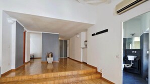 Apartment (2 Bedrooms) | Bathroom | Shower, rainfall showerhead, hair dryer, towels - Coronari Charming Apartment (Rome)
