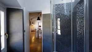 Apartment (2 Bedrooms) | Bathroom | Shower, rainfall showerhead, hair dryer, towels - Coronari Charming Apartment (Rome)