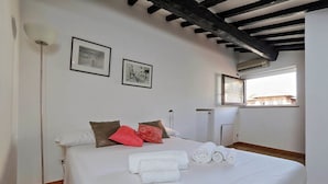 Apartment (2 Bedrooms) | 2 bedrooms, individually decorated, individually furnished, bed sheets - Coronari Charming Apartment (Rome)