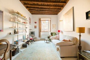 Casa, letti multipli, vista città (Reginella White Apartment) | Soggiorno | TV