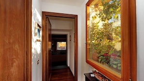 Hallway - Piazza Mattei Terrace Apartment (Rome)