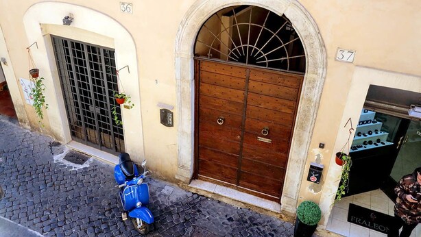 Property entrance - Campo de Fiori Studio Apartment (Rome)