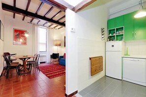 單棟房屋, 多張床, 城市景 (Campo de Fiori Studio Apartment) | 房內用餐