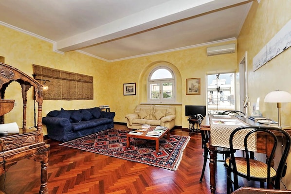 House, Multiple Beds, City View (Trevi Comfortable Terrace Apartment) | Living area