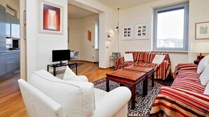 Living area - Saint Peter's Bright Apartment (Rome)