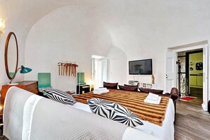 2 bedrooms, individually decorated, individually furnished - Trastevere Luxury Design Apartment (Rome)