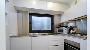 Hus - 2 dobbeltsenge - byudsigt (Vittoria Luxury Apartment) | Privat køkken | Kaffe-/temaskine, køleskab, mikrobølgeovn, ovn