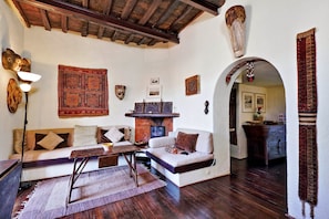 House, 1 Double Bed, City View (Vicolo del Cinque Penthouse) | Living room | TV - Vicolo del Cinque Penthouse (Rome)