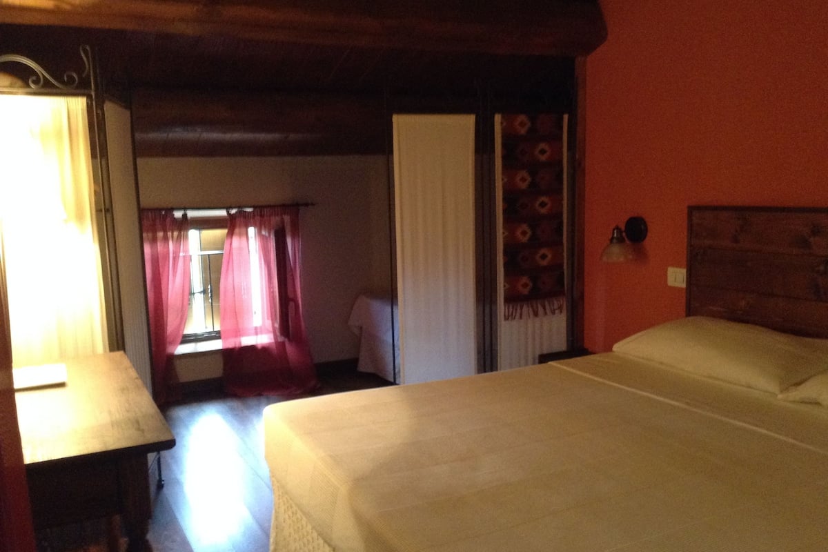 Bureau, accĂšs au Wi-Fi (inclus), literie fournie