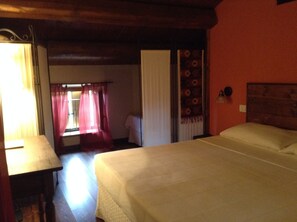 Desk, free WiFi, bed sheets, wheelchair access - Country House Binnella (Cingoli)