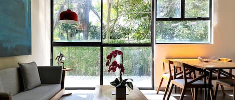 One Bedroom Apartment #1 | Eigene Küche | Kühlschrank, Mikrowelle, Herdplatte, Wasserkocher mit Kaffee-/Teezubehör