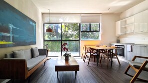 One Bedroom Apartment #1 | Cortinas blackout, tabla de planchar con plancha y wifi gratis