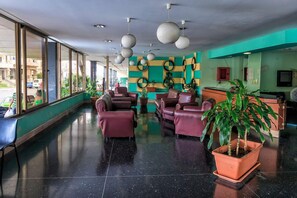 Área de estar no saguão