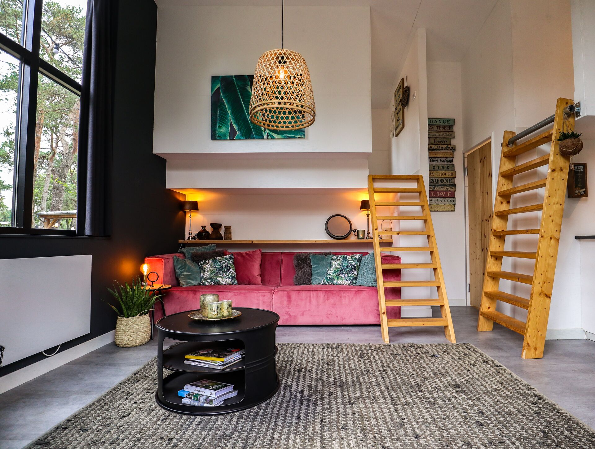 Tiny House Plus 4 | Area keluarga | Televisi layar datar 32-inci dengan saluran TV digital dan TV