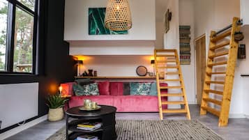 Tiny House Plus 4 | Area keluarga | Televisi layar datar 32-inci dengan saluran TV digital dan TV