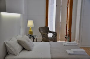 Quarto superior, 1 quarto | Cofres nos quartos, individualmente decorados