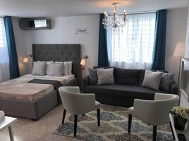 Tabla de planchar con plancha, wifi gratis y ropa de cama 