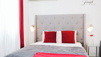 Tabla de planchar con plancha, wifi gratis y ropa de cama 