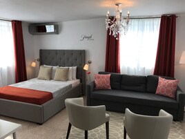 Tabla de planchar con plancha, wifi gratis y ropa de cama 