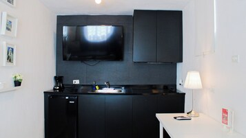 Comfort Studio | Private kitchen | Fridge, microwave, stovetop, coffee/tea maker