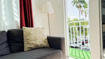 Comfort Studio | Living area | Smart TV