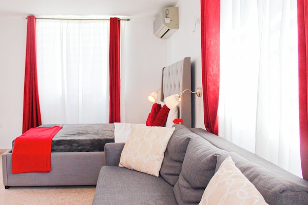 Comfort Studio | Living area | Smart TV