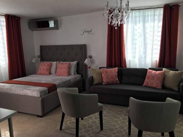 Estudio Confort | Tabla de planchar con plancha, wifi gratis, ropa de cama