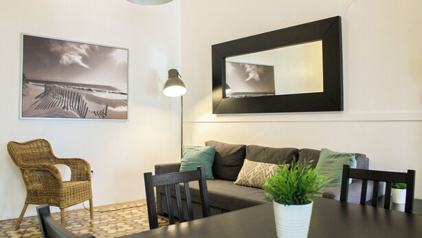 A modern living room with a sofa, two armchairs, a dining table, and a potted plant. - Gladiolas 1104 (Ponce)