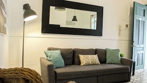 Appartement, 2 chambres | Aire de séjour | Téléviseur à écran plat