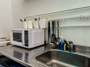 Apartment, 1 Bedroom | Private kitchen | Fridge, microwave, oven, stovetop - Gladiolas 1206 (Ponce)