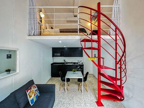 Interior - Gladiolas 2101 (Ponce)