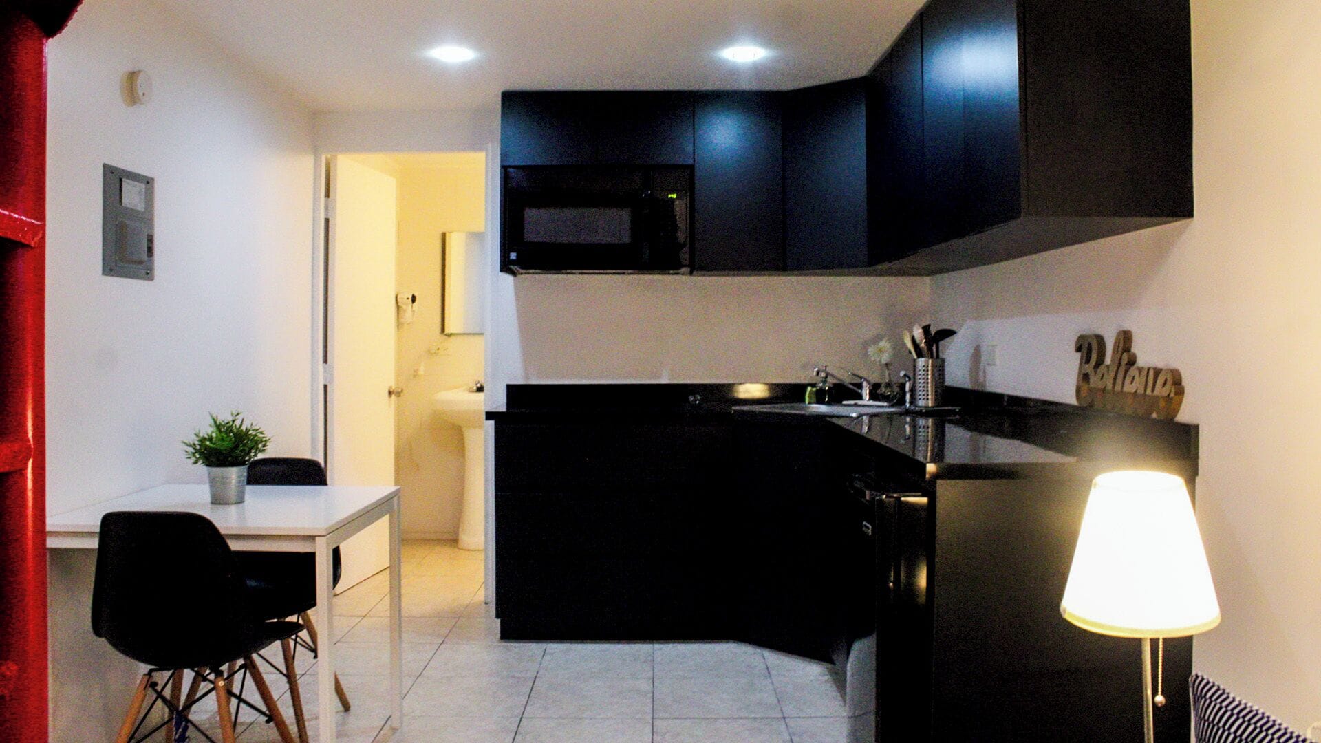 Departamento, varias camas | Cocina privada | Refrigerador, microondas, horno y parrilla de estufa 