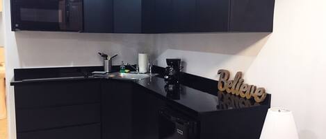 Apartment, Multiple Beds | Private kitchen | Fridge, microwave, oven, stovetop