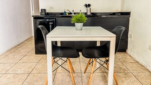 Căn hộ, 2 phòng ngủ | Bếp riêng | Dụng cụ pha cà phê/trà, tủ lạnh, lò vi sóng, bếp nấu 