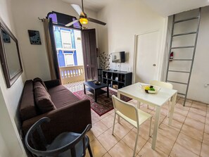 アパートメント 1 ベッドルーム | リビング エリア | 薄型テレビ