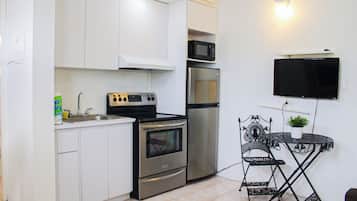 Refrigerador, microondas, horno, placa de cocina