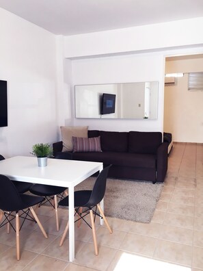 Apartment, 2 Schlafzimmer | Essbereich im Zimmer